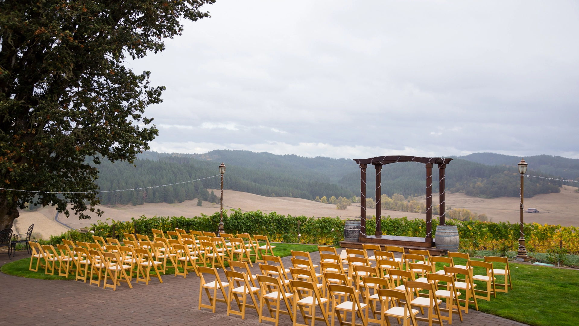 How to Handle Unexpected Challenges on Your Wedding Day